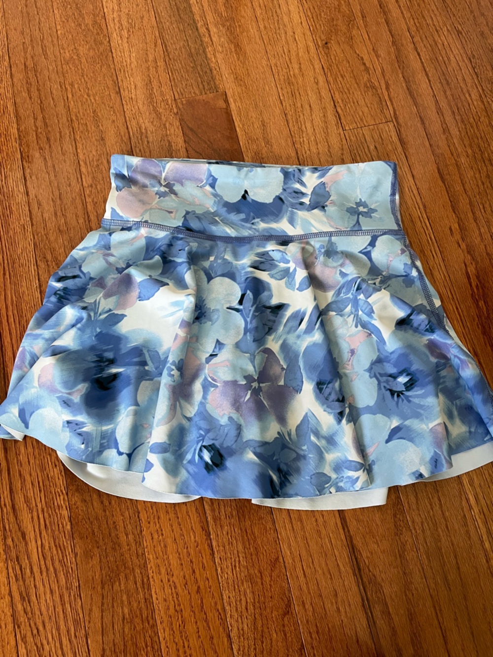 Two Old Navy Active Skorts in L (10-12) - Picture 2 of 8